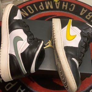 Air Jordan 1 MID ( GS)